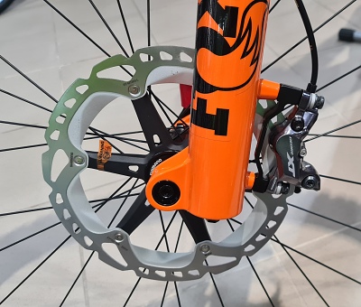 CUBE Stereo Hybrid 140 HPC Actionteam 750 – trailový e-MTB pripravený na náročné výjazdy